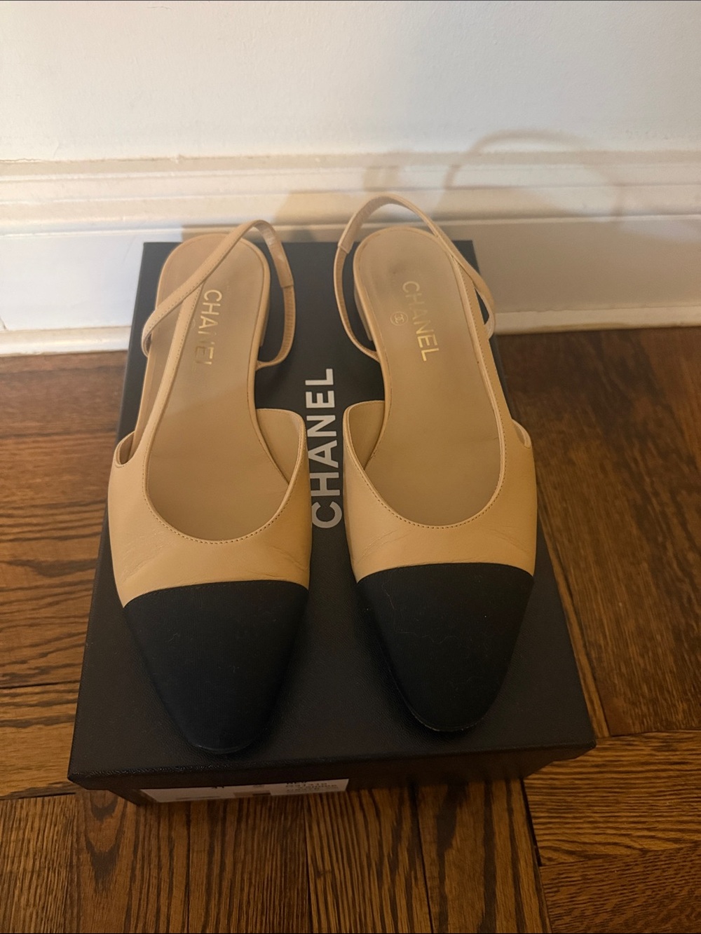 Chanel Slingback Flats in Beige & Black - Size 41 - Picture 8 of 11
